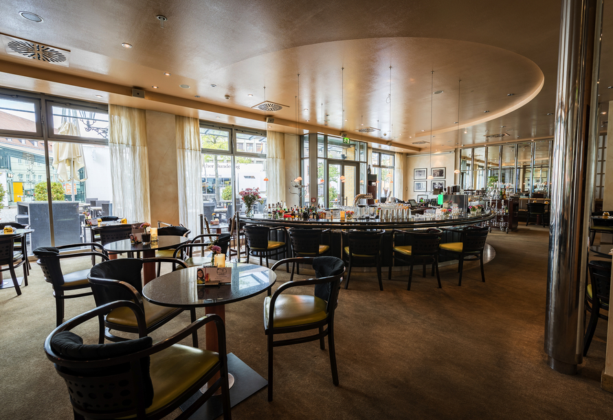Die Bar des Hotels lädt zu gemütlichen Abenden ein.