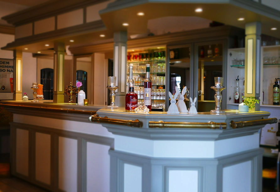 An der Bar warten leckere Getränke auf Sie.