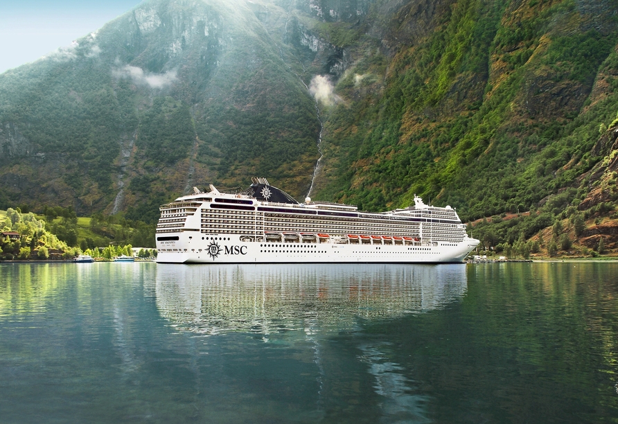 Ihr Schiff in der idyllischen norwegischen Landschaft
