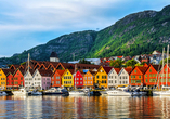 Das Stadtviertel Brygge in Bergen erinnert an ein Postkartenmotiv.
