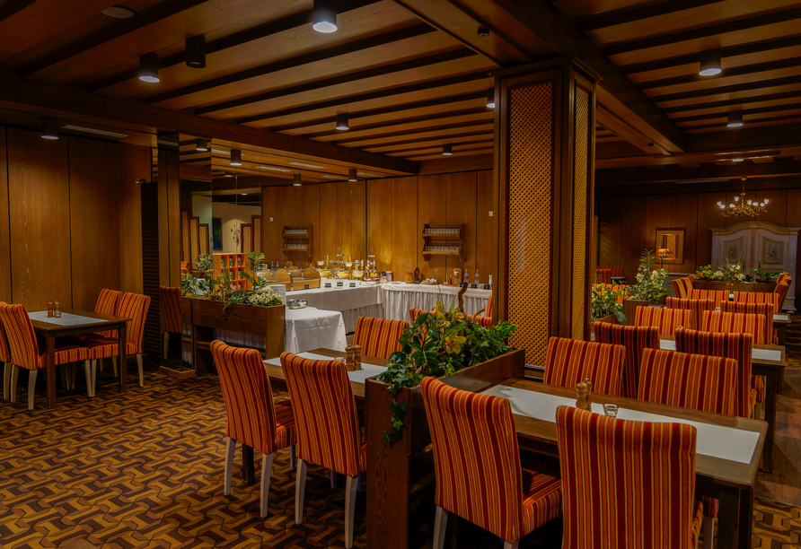Das Restaurant bietet köstliche Gaumenfreuden.