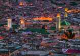 UNESCO-Welterbe hautnah: Die mittelalterliche Medina von Fès beeindruckt mit orientalischem Flair und lebendiger Geschichte.