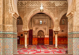 Fès von seiner schönsten Seite: Einblick in die prachtvolle Madrasa-Architektur.