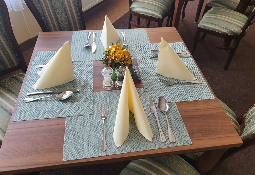 Im Restaurant werden Sie mit lokalen und internationalen Köstlichkeiten verwöhnt.