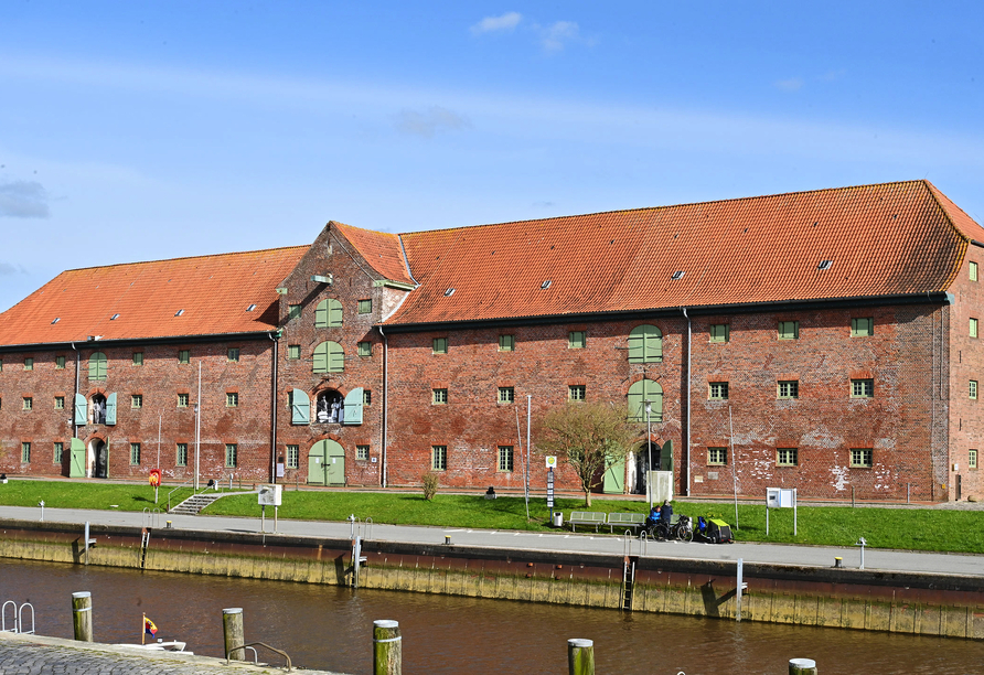 Im 1783 erbauten Packhaus können Sie sich eine Ausstellung zur Tönninger Stadtgeschichte anschauen.