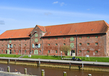 Im 1783 erbauten Packhaus können Sie sich eine Ausstellung zur Tönninger Stadtgeschichte anschauen.