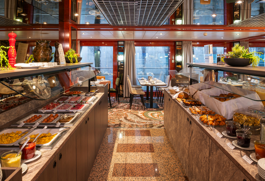 Stärken Sie sich am umfangreichen Frühstücksbuffet.