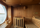 Die Sauna an Bord bietet einen traumhaften Blick auf den Fluss.