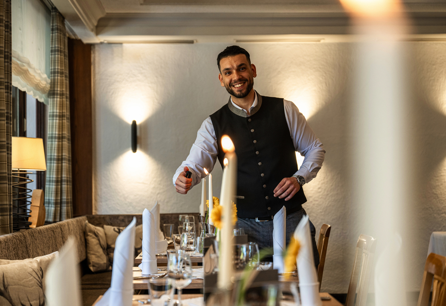 Lassen Sie sich von den zuvorkommenden Servicekräften Ihres Urlaubshotels verwöhnen.