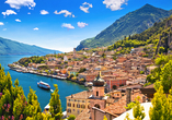 Besuchen Sie die schöne Küstenstadt Limone sul Garda.