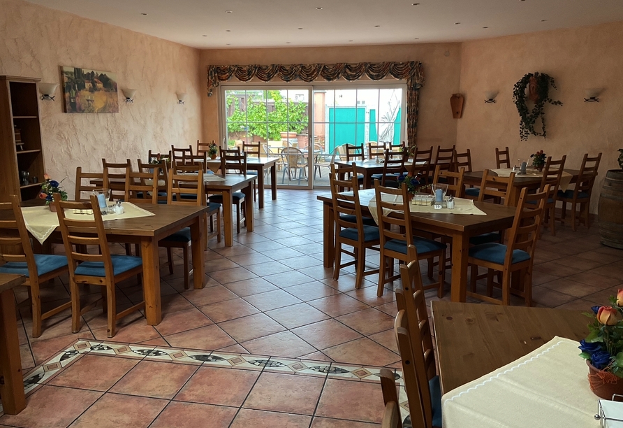 Genießen Sie köstliche Speisen im Restaurant des Hotels.
