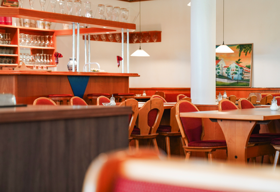 Lassen Sie sich im Restaurant des Hotels mit Köstlichkeiten verwöhnen.