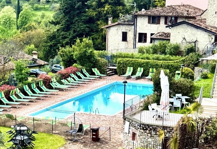 Außenpool des Hotels MioMio