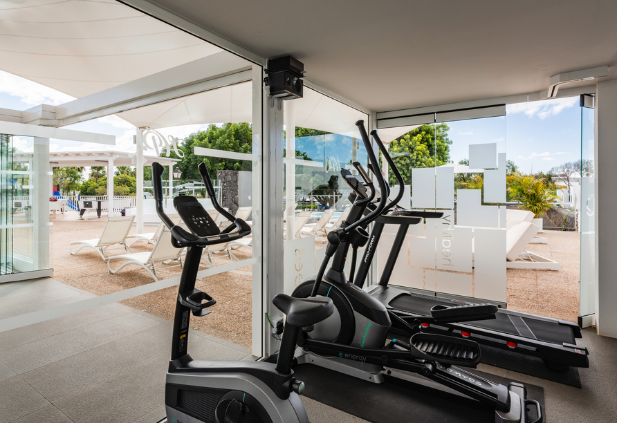 Halten Sie sich fit im Fitnessraum des Hotels.