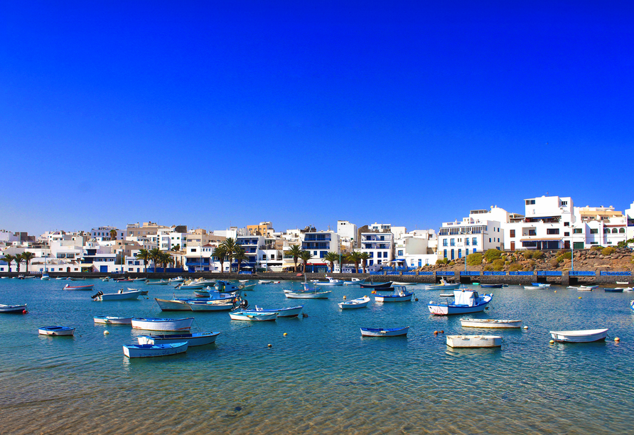 Der malerische Hafen von Arrecife wird Sie verzaubern.