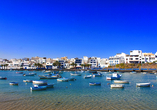Der malerische Hafen von Arrecife wird Sie verzaubern.