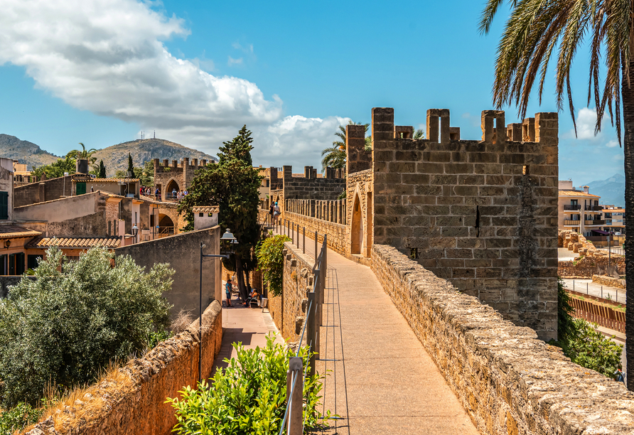 Alcúdia gehört zu den ältesten Städten Mallorcas und ist von einer vollständig erhaltenen Stadtmauer umgeben.
