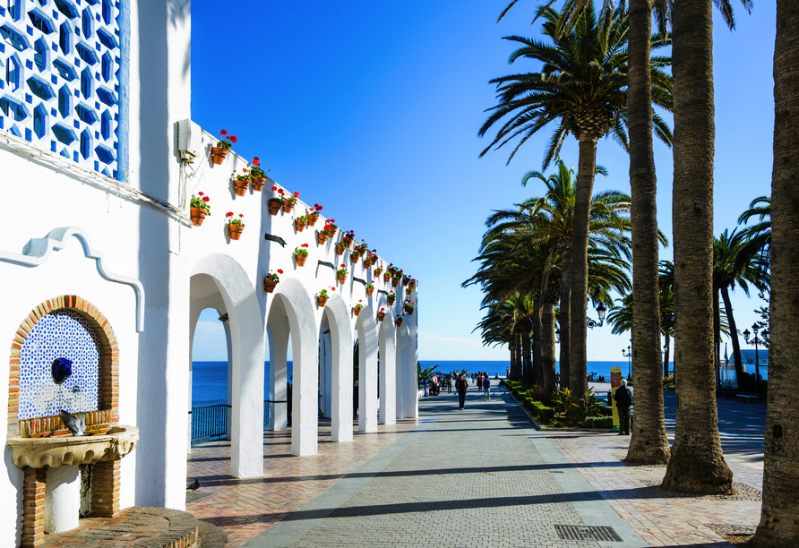 In Nerja erwartet Sie ein Panorama wie gemalt – hier fühlt sich Andalusien grenzenlos an!