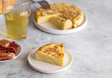Landestypische Tapas wie Tortilla und Serrano-Schinken lassen Sie die spanische Küche ganz authentisch erleben.
