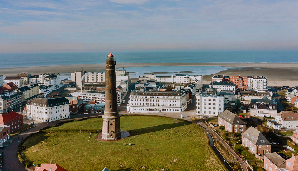 Genießen Sie im Seehotel Borkum den Blick auf den Neuen Leuchtturm von Borkum.