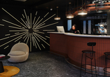 Die Lobby empfängt Sie mit klarem Design.