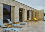 Entspannen unter freiem Himmel – die Terrasse des Hotels