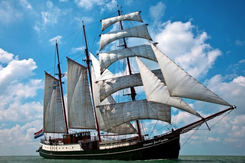 An Bord Ihres Segelschiffs Simmer fan Fryslân erwartet Sie eine unvergessliche Zeit.