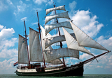 An Bord Ihres Segelschiffs Simmer fan Fryslân erwartet Sie eine unvergessliche Zeit.