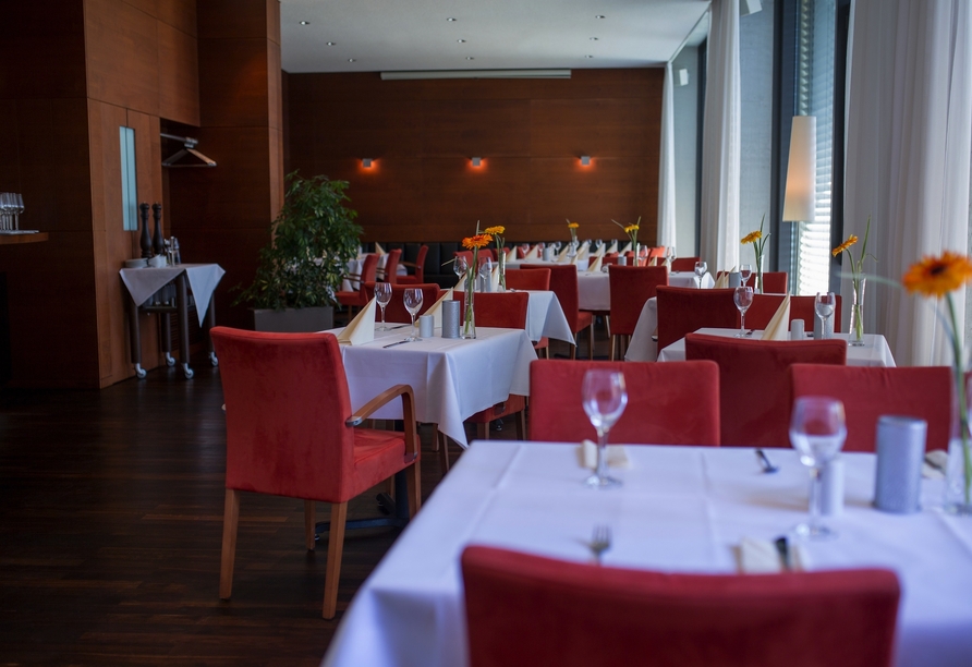 Im Restaurant genießen Sie kulinarische Vielfalt in stilvollem Ambiente.
