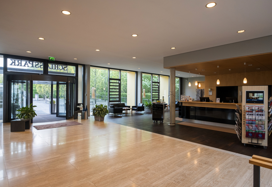 Die Lobby im rugs Hotel am Schlosspark Lichtenwalde