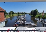 Die Aussicht auf den Yachthafen ist bewundernswert.
