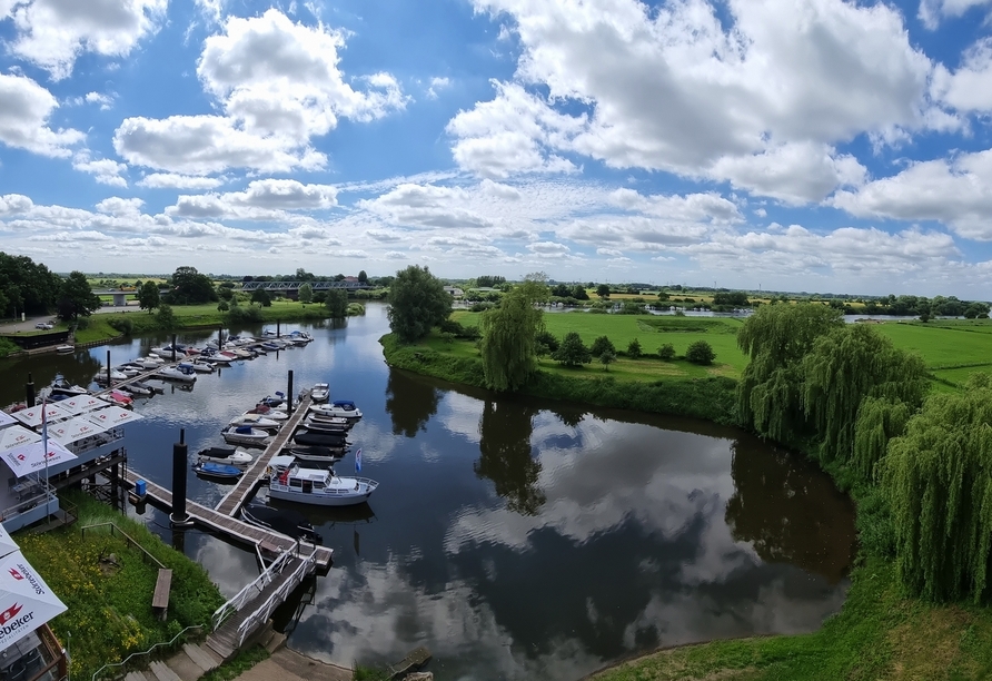 Die Panoramaansicht des Hotels.