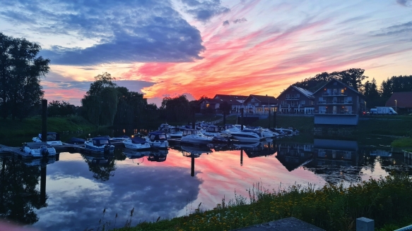 Das Hotel Restaurant Bootshaus – direkt am Yachthafen.