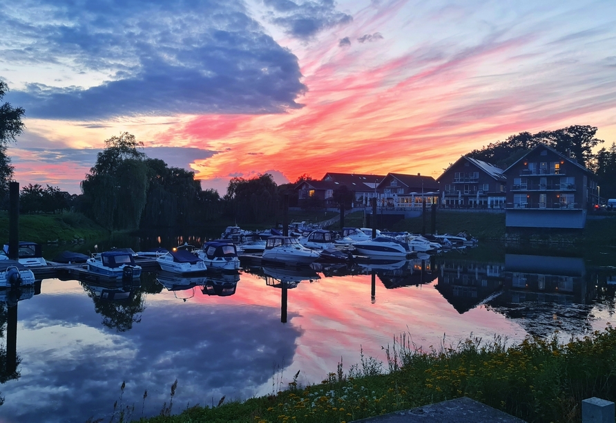 Das Hotel Restaurant Bootshaus – direkt am Yachthafen.