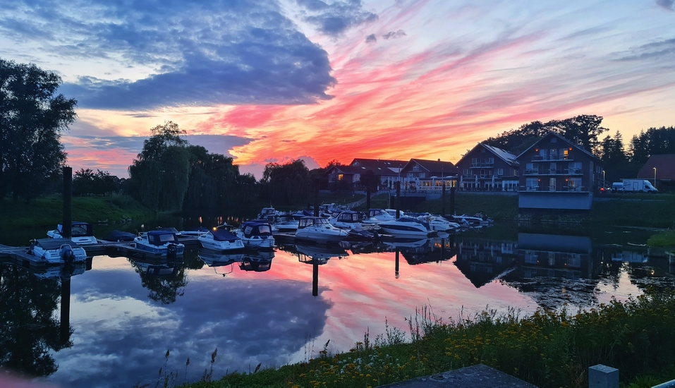 Das Hotel Restaurant Bootshaus – direkt am Yachthafen.