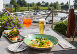 Genießen Sie die kulinarischen Köstlichkeiten des Restaurants.