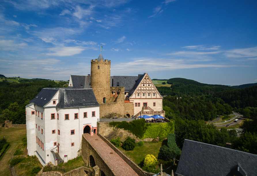 Ein lohnendes Ausflugsziel ist die Burg Scharfenstein, die sich hoch über dem Zschopautal erhebt.