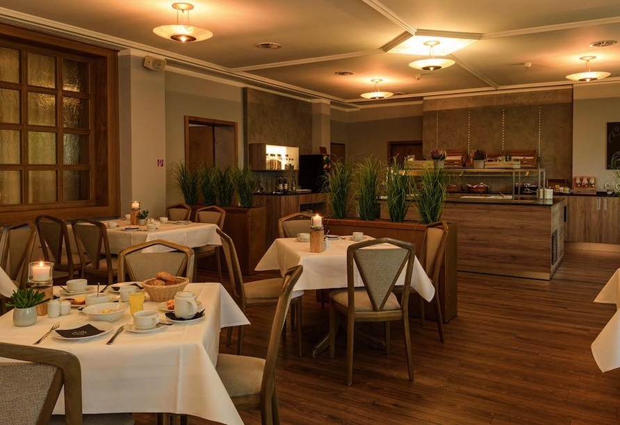 Im Restaurant genießen Sie köstliche Speisen.