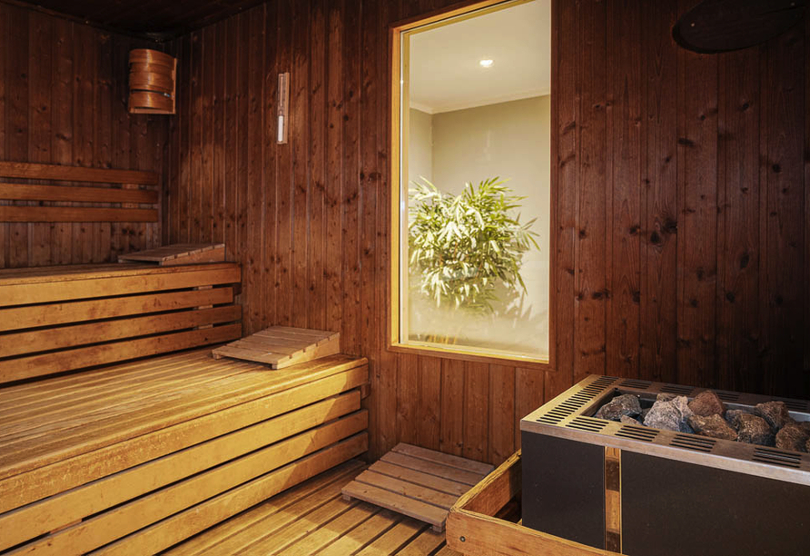 Wie wäre es mit einem wohltuenden Aufguss in der Sauna?