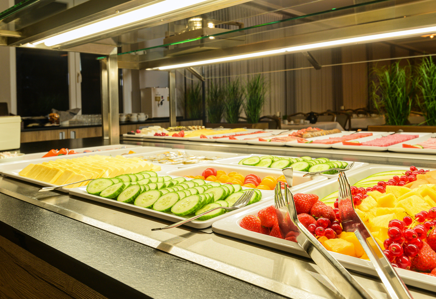 Stärken Sie sich am Frühstücksbuffet für den Tag.