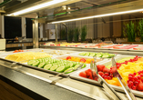 Stärken Sie sich am Frühstücksbuffet für den Tag.