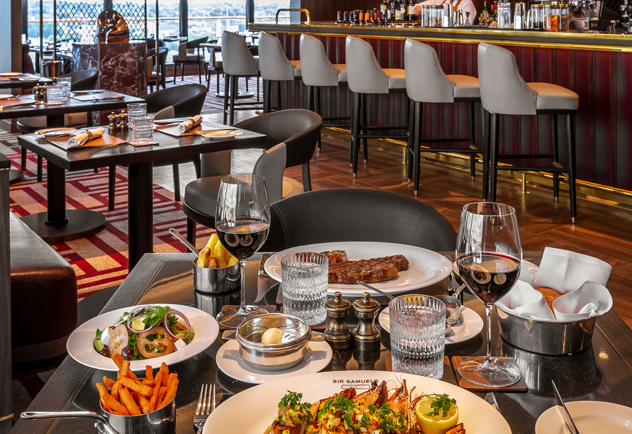 Die Restaurants an Bord bereiten Ihnen köstliche Speisen zu.