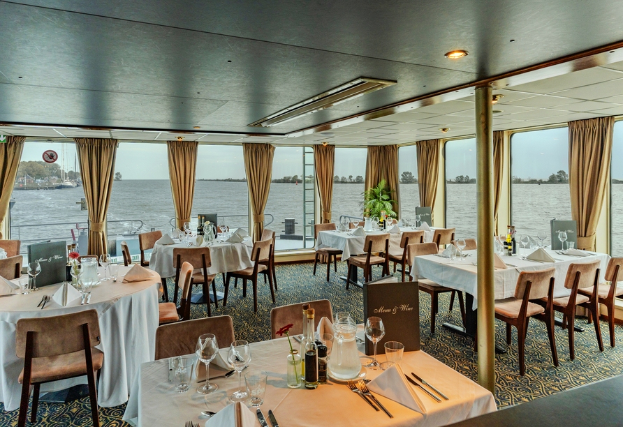 Panorama-Restaurant an Bord der ARIELLE QUEEN