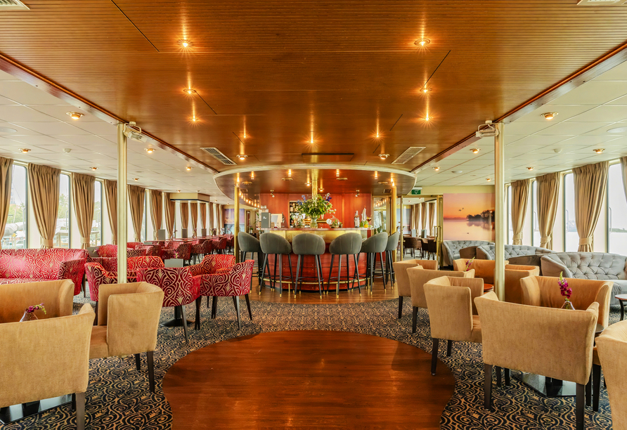Panorama-Lounge mit Bar