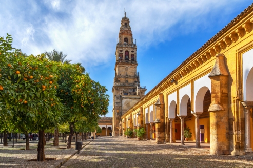 Lassen Sie sich in Córdoba von der maurischen Architektur und dem Duft der Orangenbäume verzaubern!