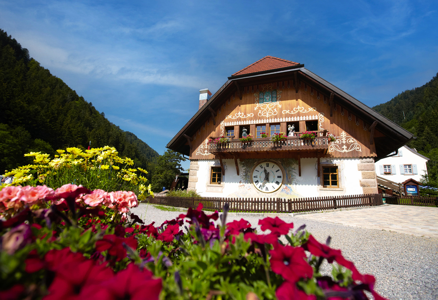 Unweit Ihres Hotels erwartet Sie das Steigenhaus mit der größten Kuckucksuhr.