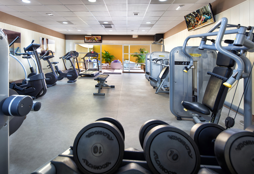 Der Fitnessraum des Hotels hilft Ihnen dabei, auch während Ihres Urlaubs in Form zu bleiben.