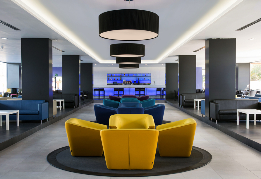 Die stilvolle Piano Bar im Hotel lädt zu geselligen Stunden ein.