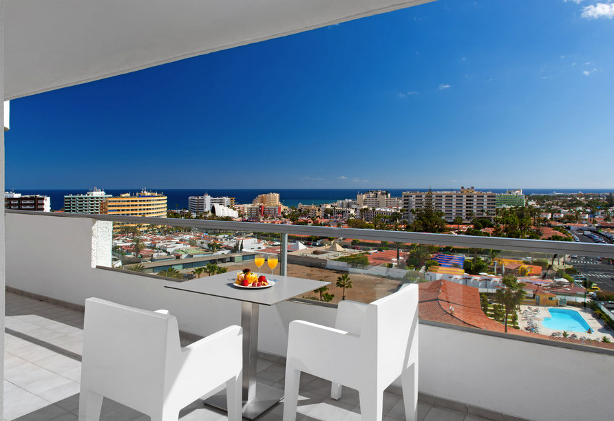 Traumhafte Ausblicke lassen sich vom Balkon Ihres Zimmers bestens genießen.