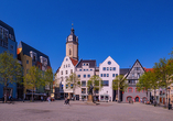 Erleben Sie das Herz der Stadt – der Marktplatz lädt zum Bummeln und Verweilen ein.